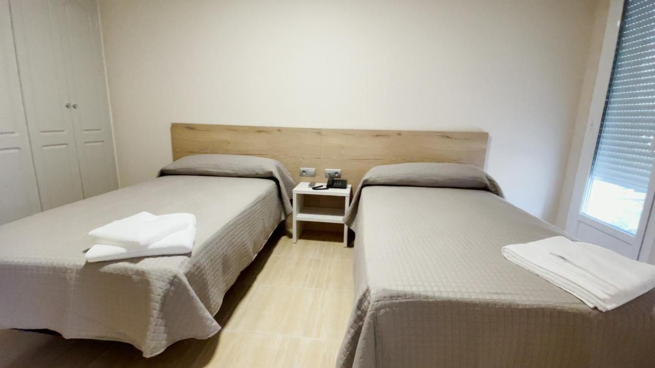 Hostal Restaurante Cuatro Caminos Cubillos del Sil Екстер'єр фото