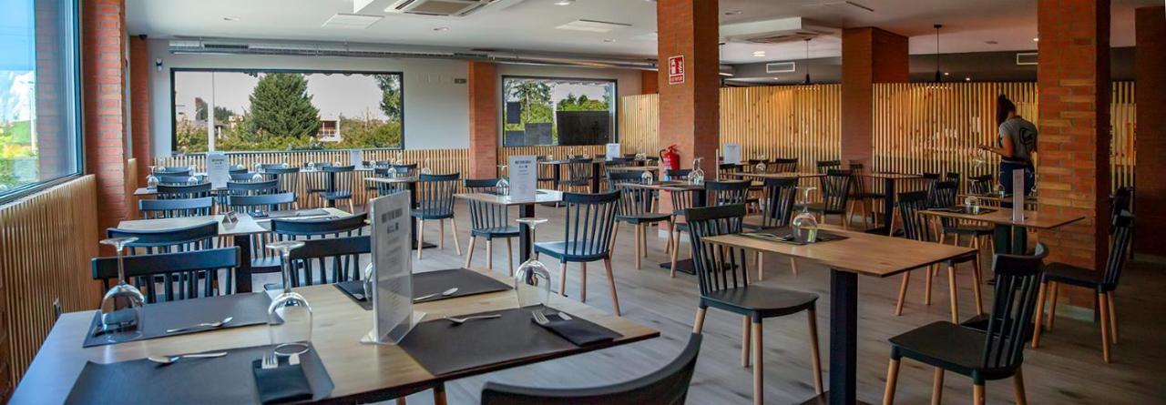 Hostal Restaurante Cuatro Caminos Cubillos del Sil Екстер'єр фото