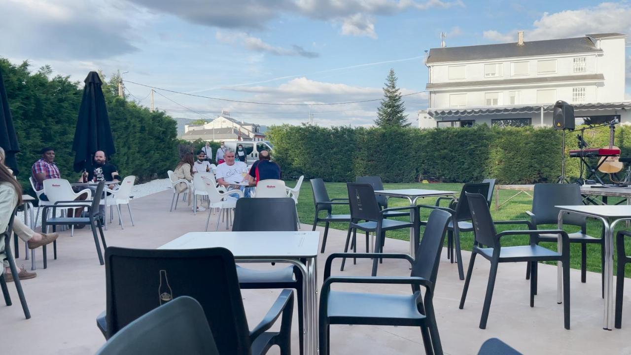 Hostal Restaurante Cuatro Caminos Cubillos del Sil Екстер'єр фото