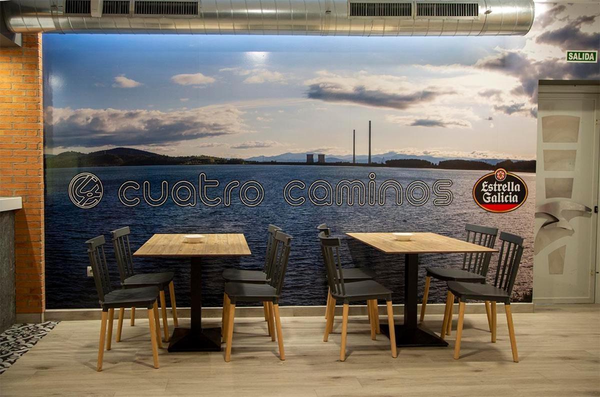 Hostal Restaurante Cuatro Caminos Cubillos del Sil Екстер'єр фото