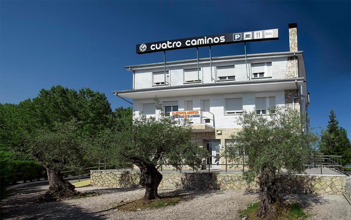 Hostal Restaurante Cuatro Caminos Cubillos del Sil Екстер'єр фото